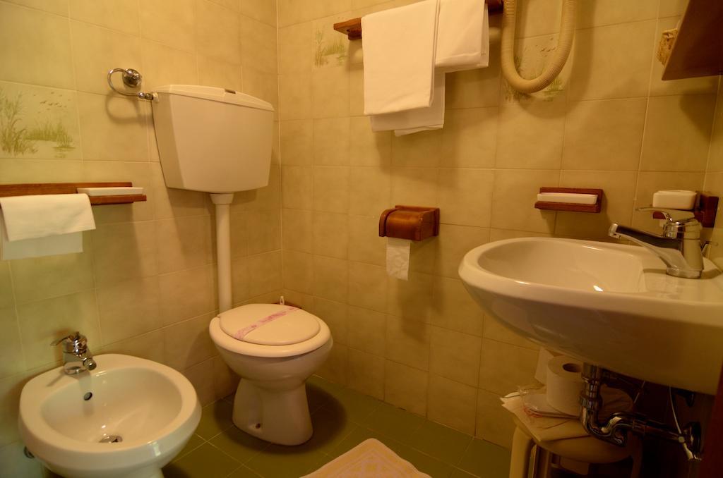 Albergo Mirella Belluno Ruang foto